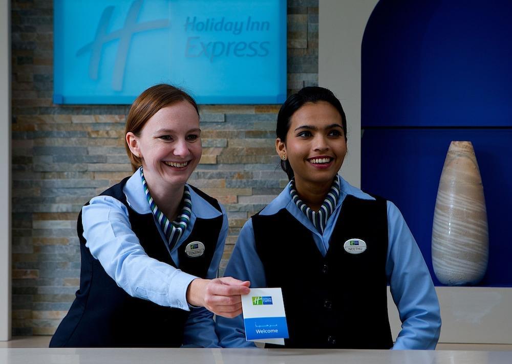 Holiday Inn Express Dubai Airport By Ihg Exterior photo