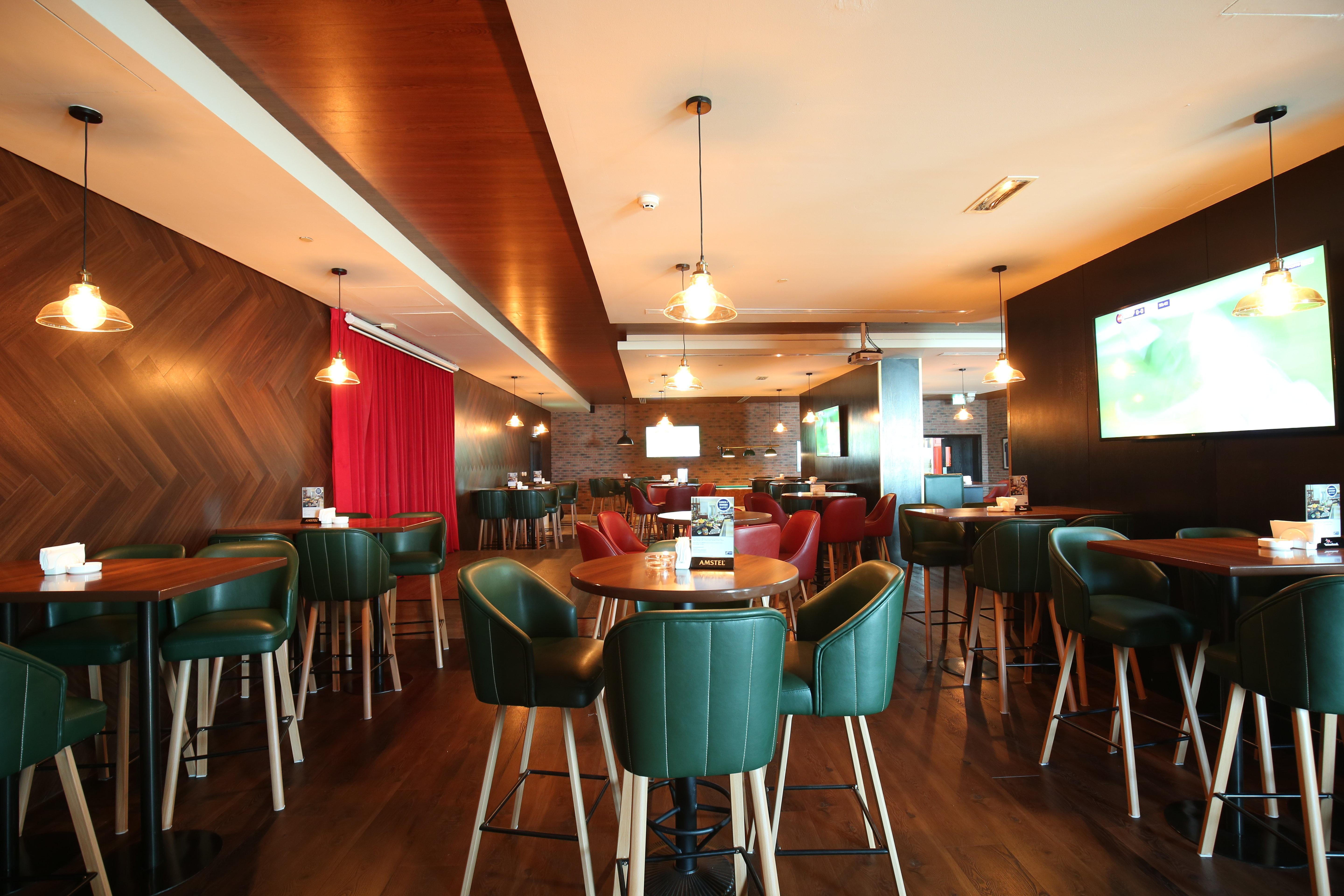 Holiday Inn Express Dubai Airport By Ihg Exterior photo