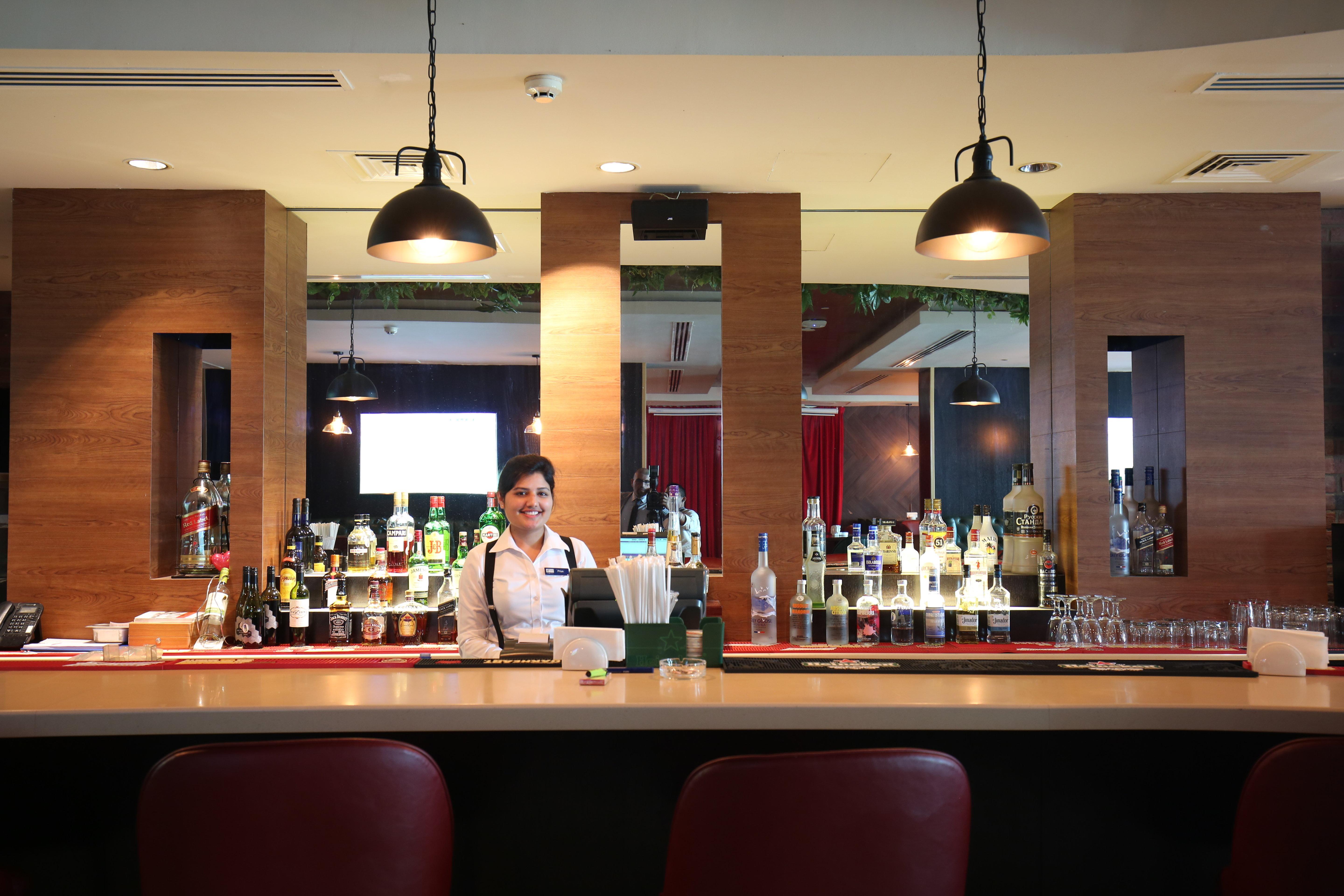 Holiday Inn Express Dubai Airport By Ihg Exterior photo
