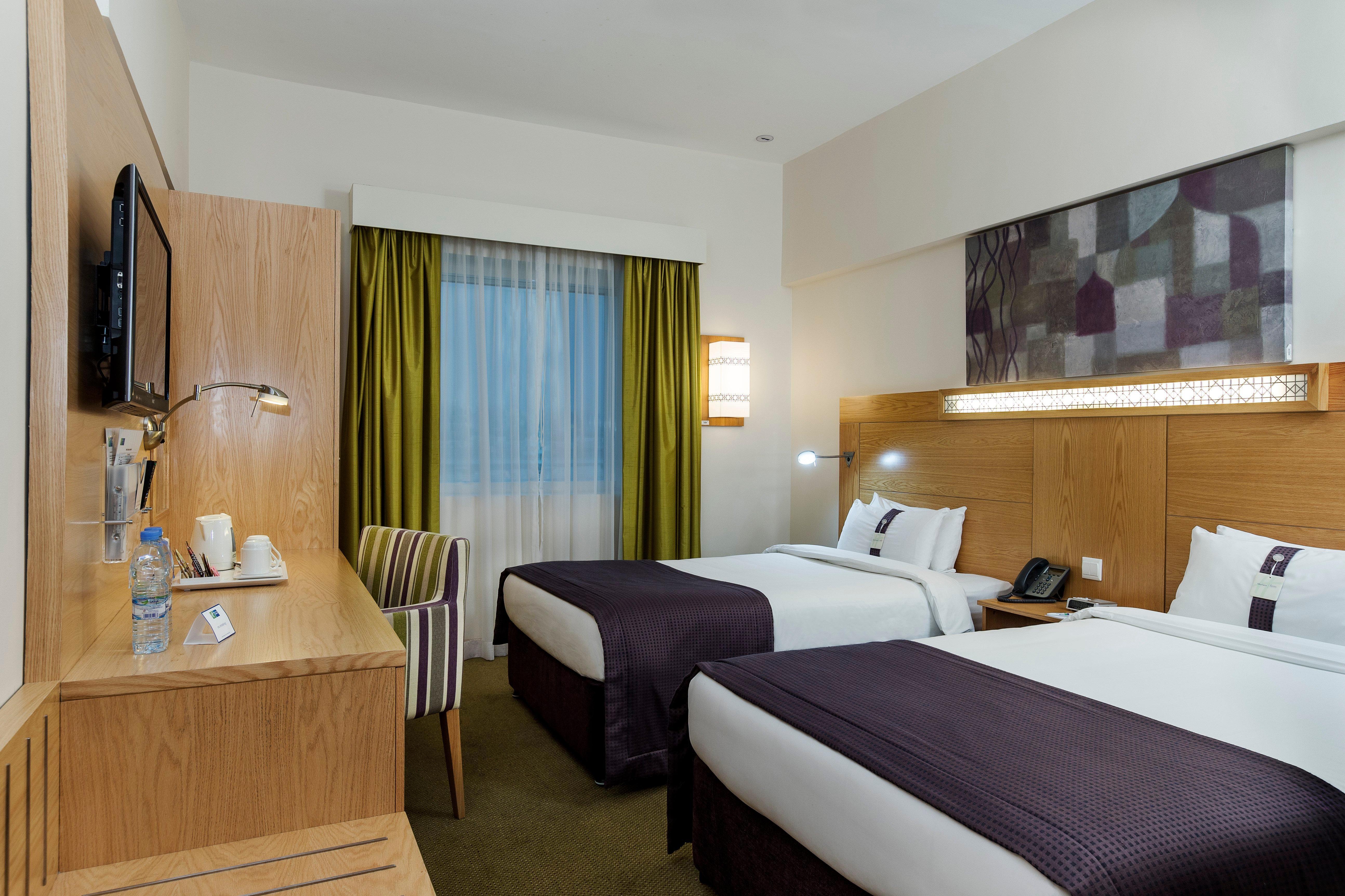 Holiday Inn Express Dubai Airport By Ihg Exterior photo