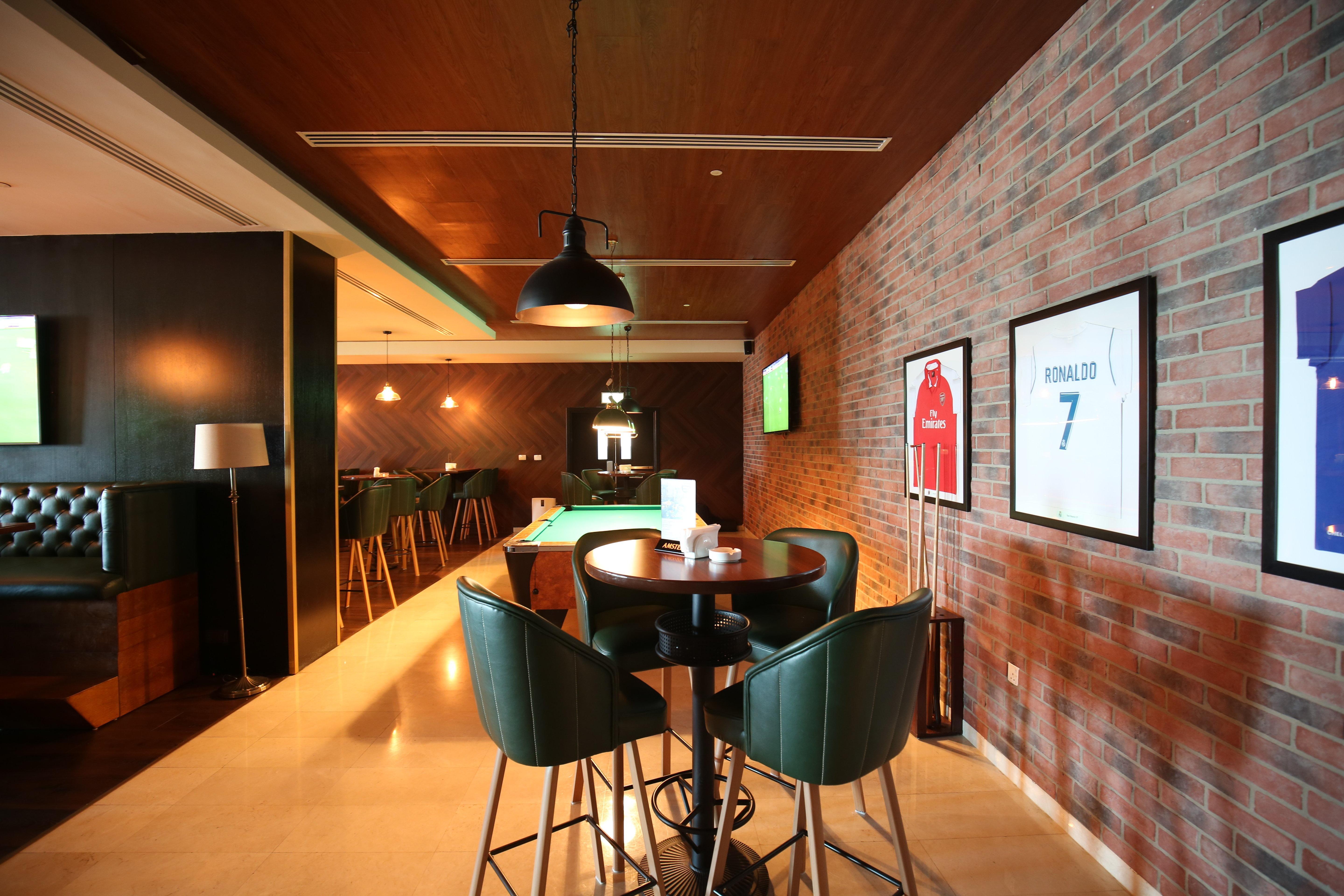 Holiday Inn Express Dubai Airport By Ihg Exterior photo
