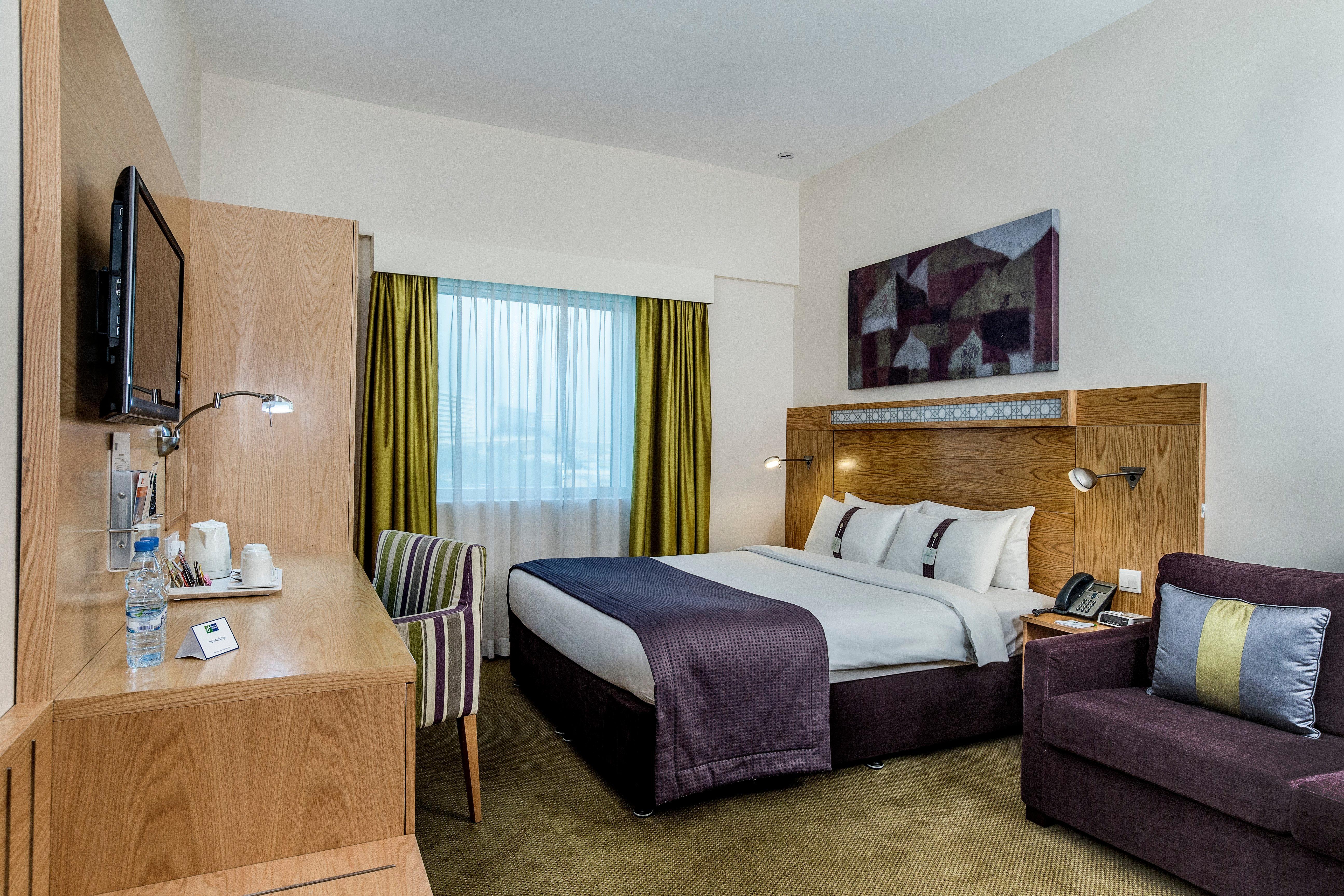 Holiday Inn Express Dubai Airport By Ihg Exterior photo