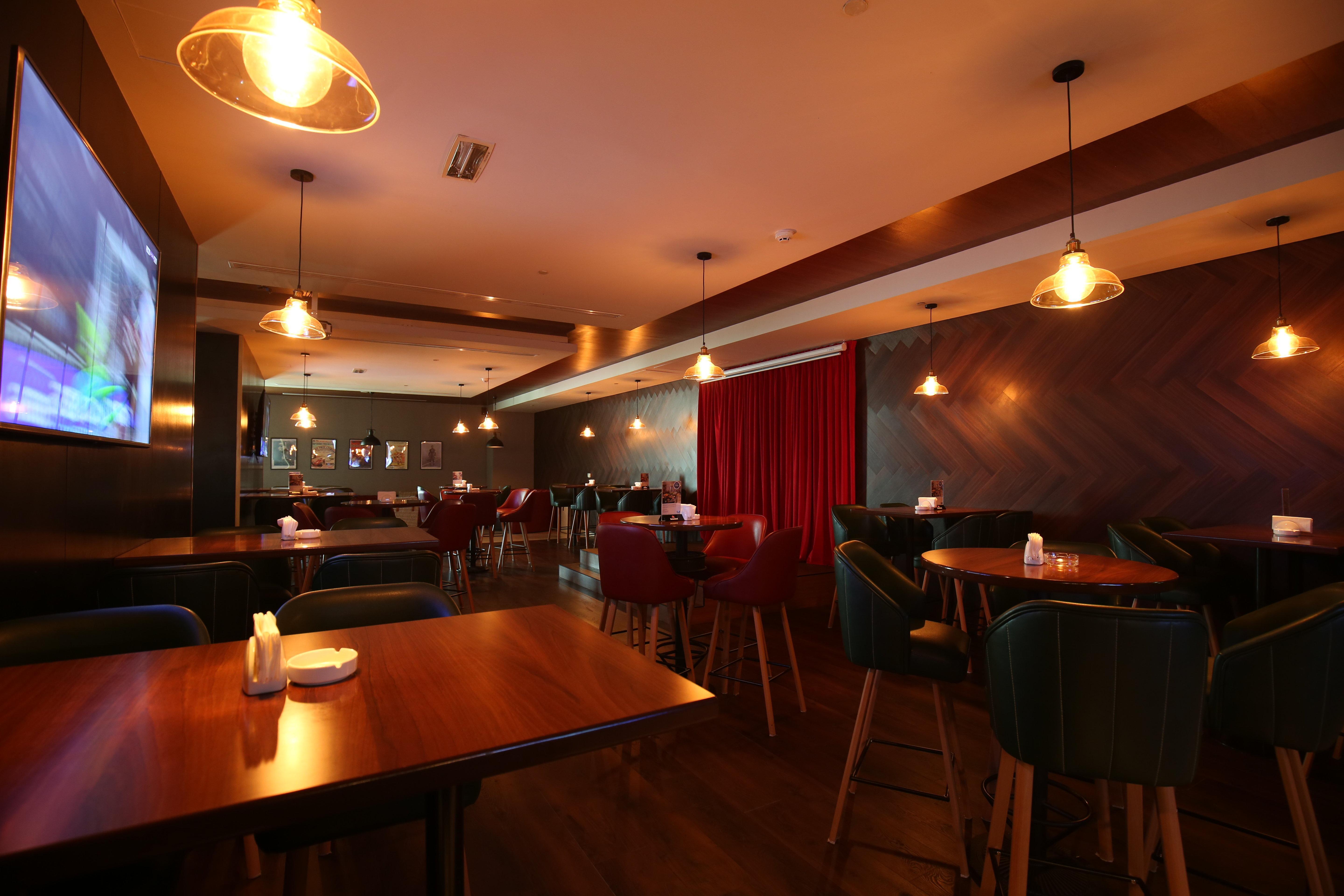 Holiday Inn Express Dubai Airport By Ihg Exterior photo