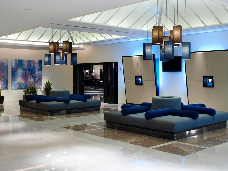 Holiday Inn Express Dubai Airport By Ihg Exterior photo