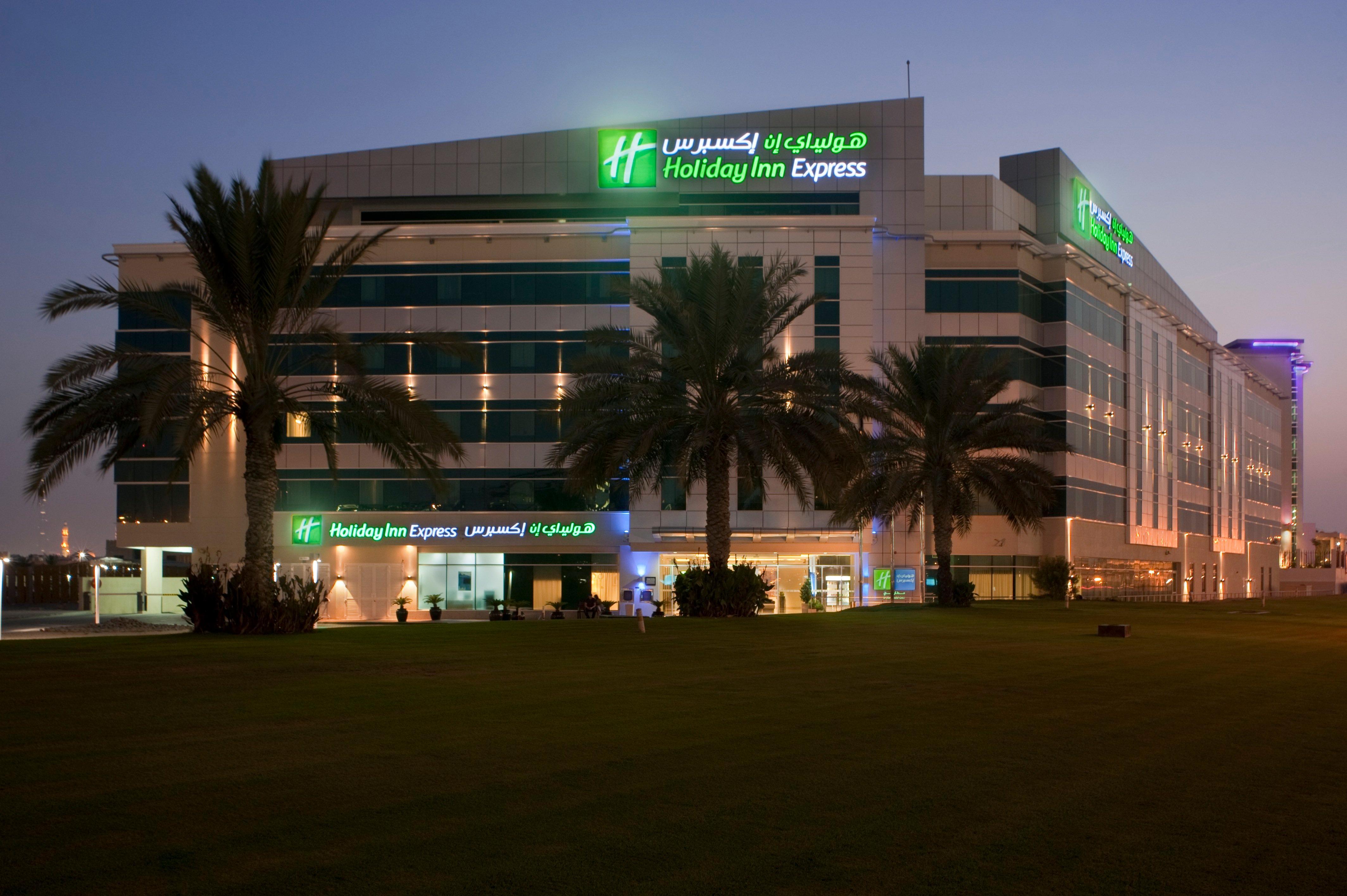 Holiday Inn Express Dubai Airport By Ihg Exterior photo