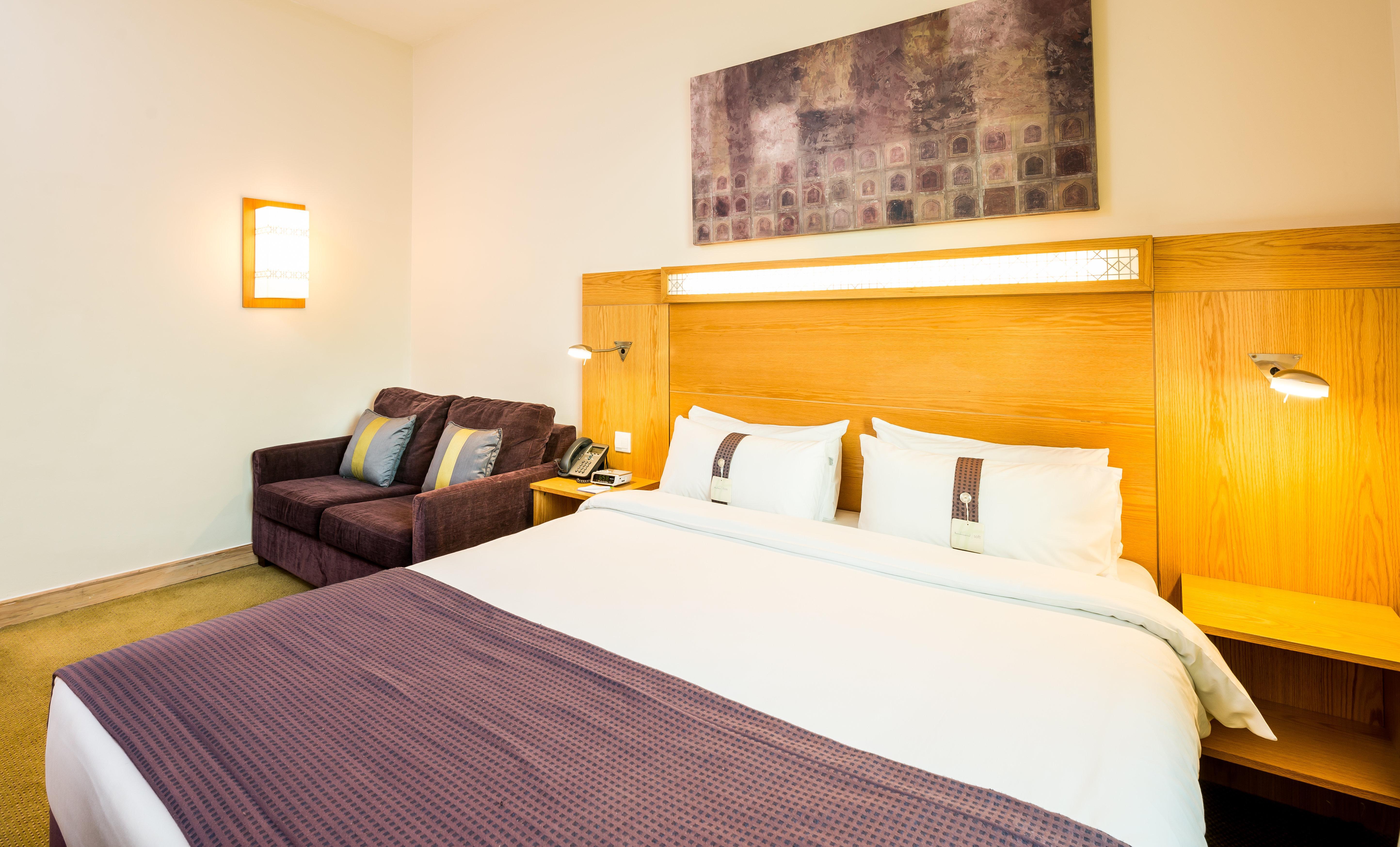 Holiday Inn Express Dubai Airport By Ihg Exterior photo