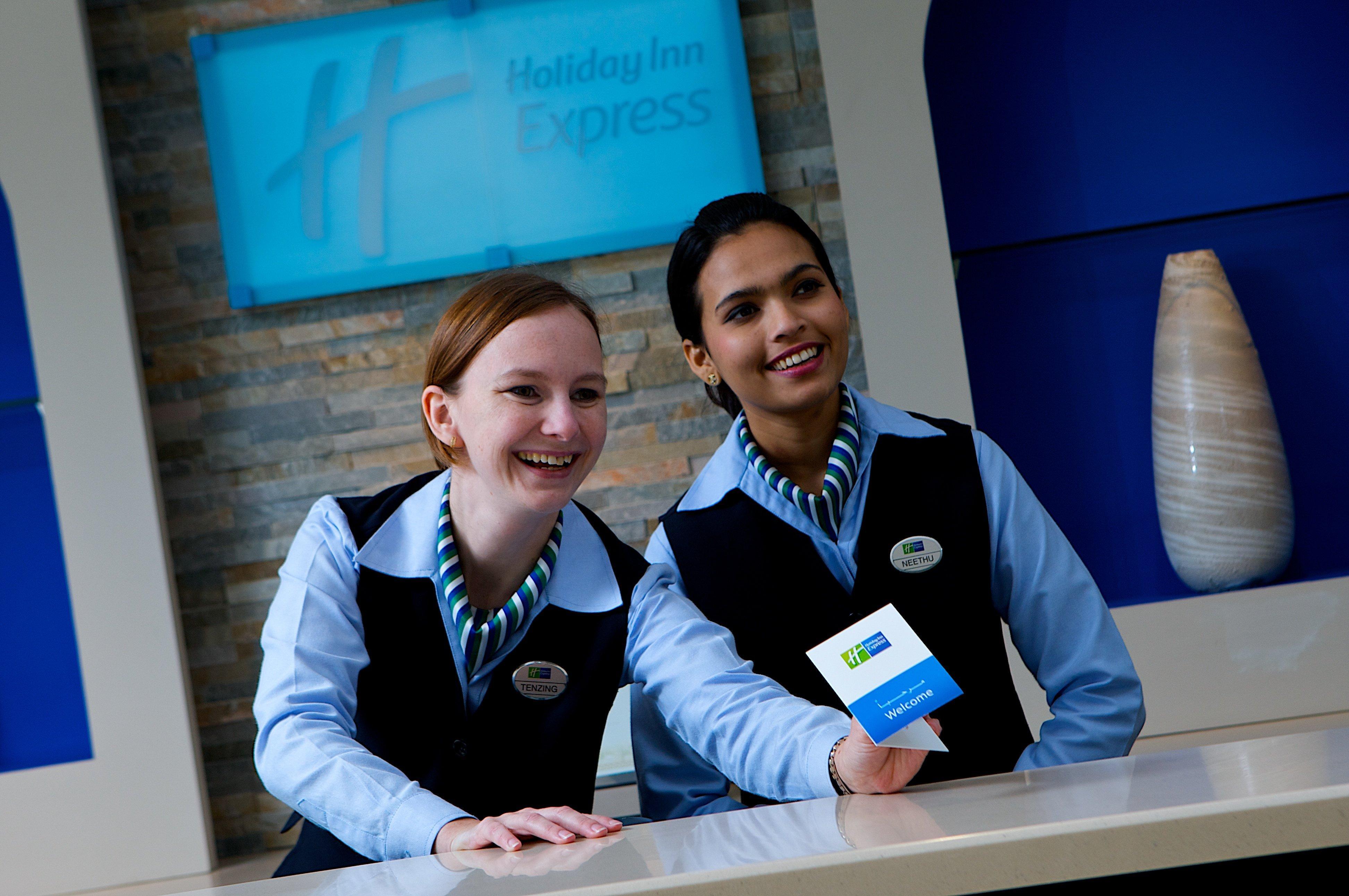 Holiday Inn Express Dubai Airport By Ihg Exterior photo