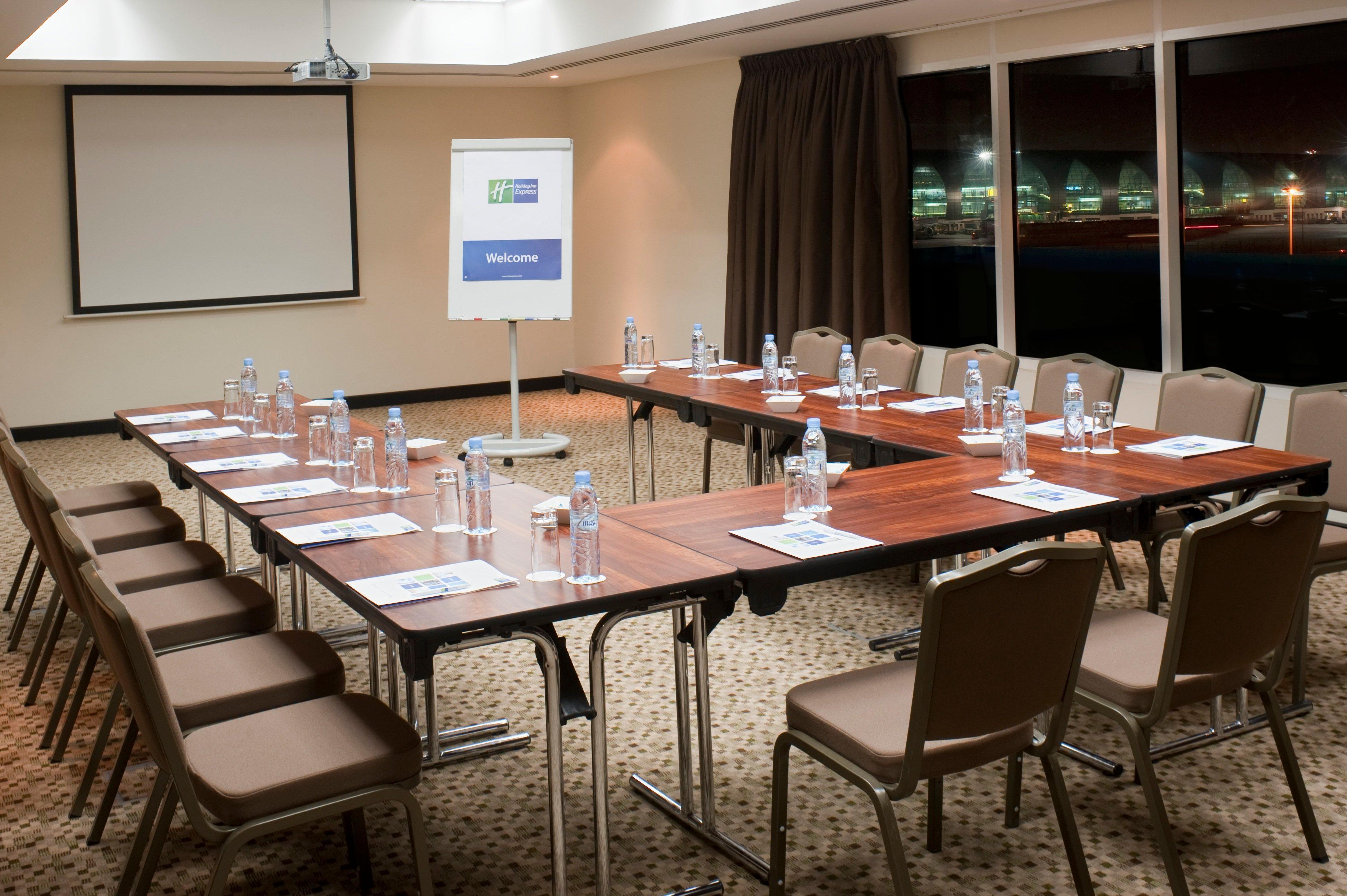 Holiday Inn Express Dubai Airport By Ihg Exterior photo