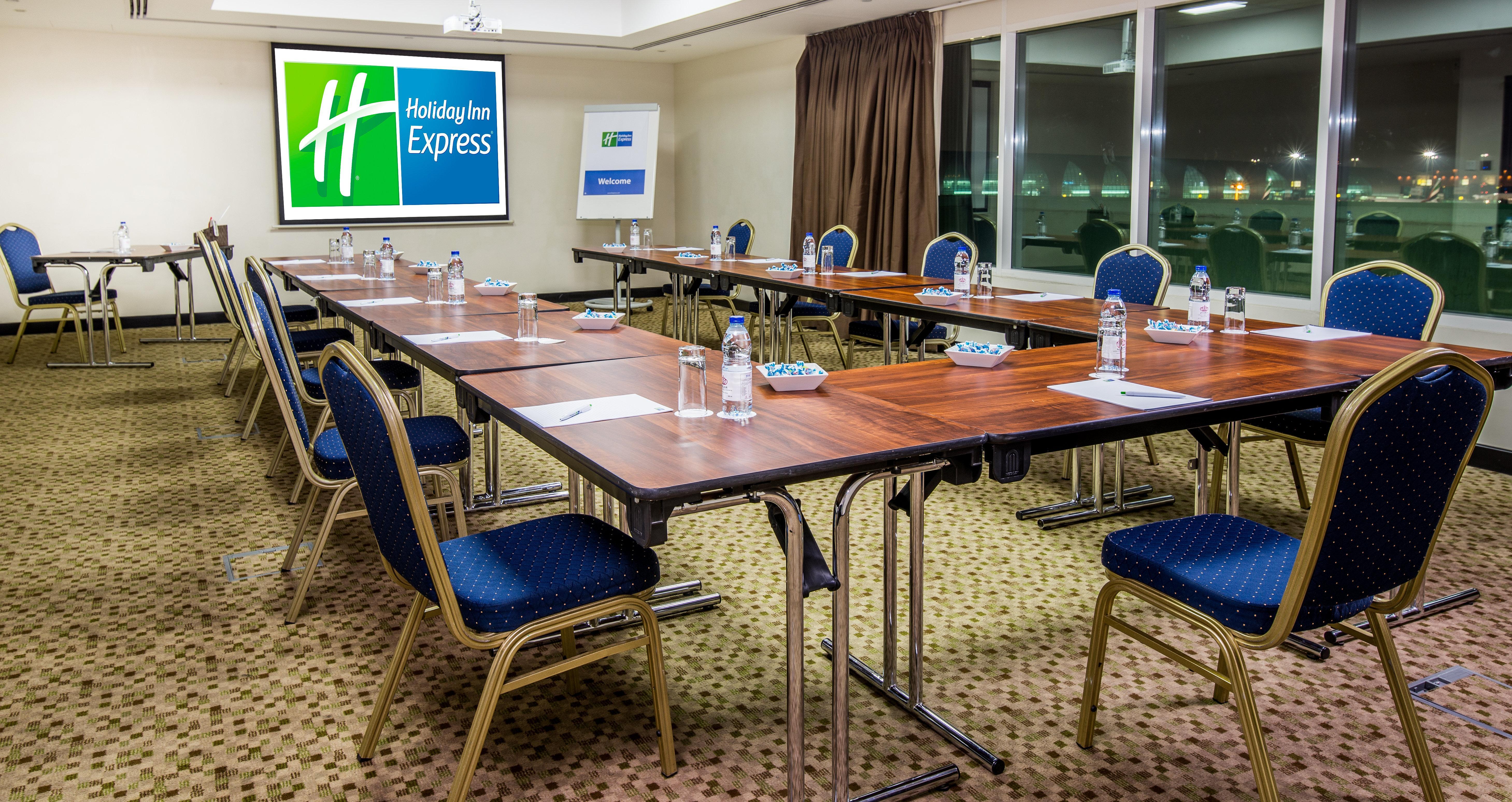 Holiday Inn Express Dubai Airport By Ihg Exterior photo