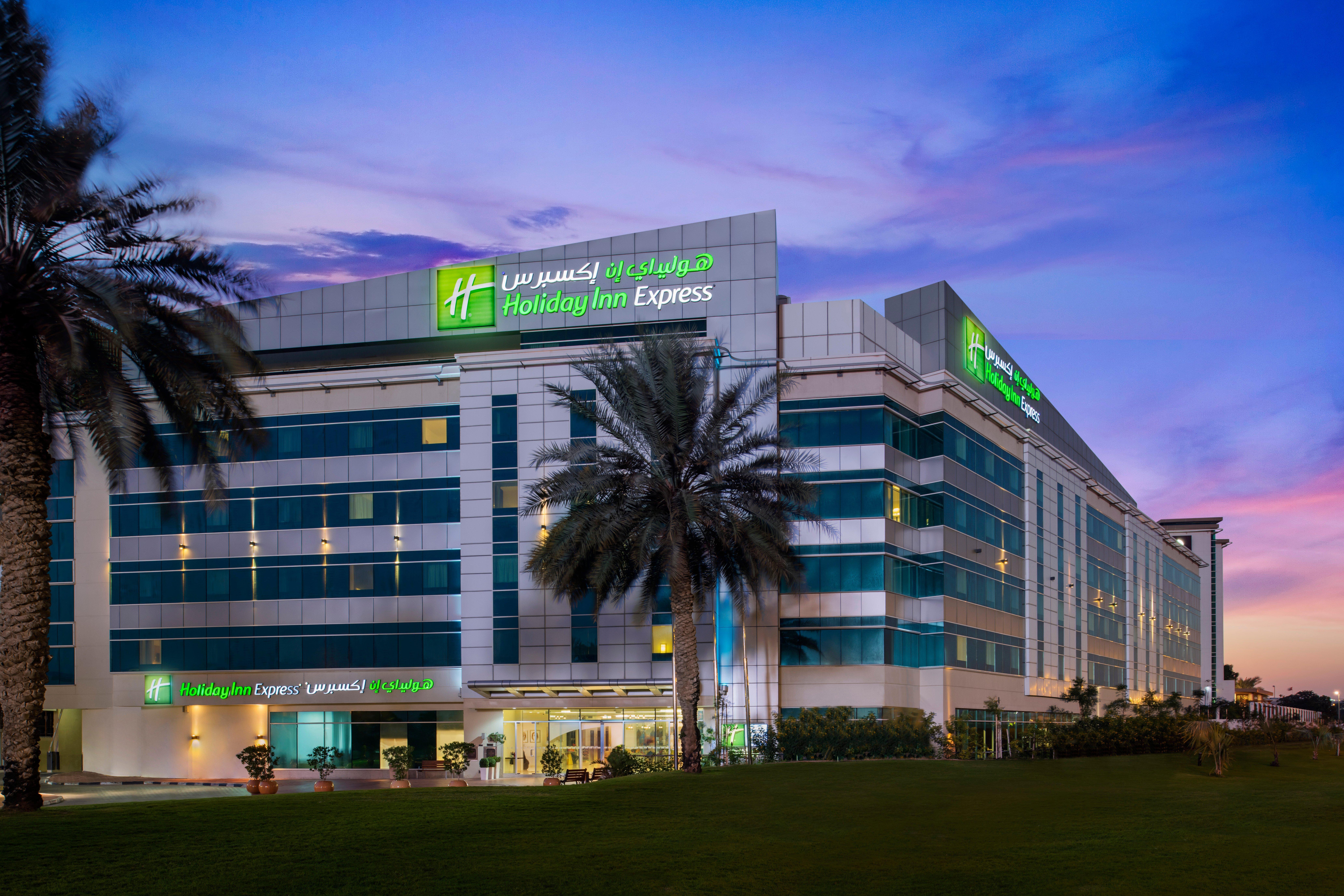 Holiday Inn Express Dubai Airport By Ihg Exterior photo