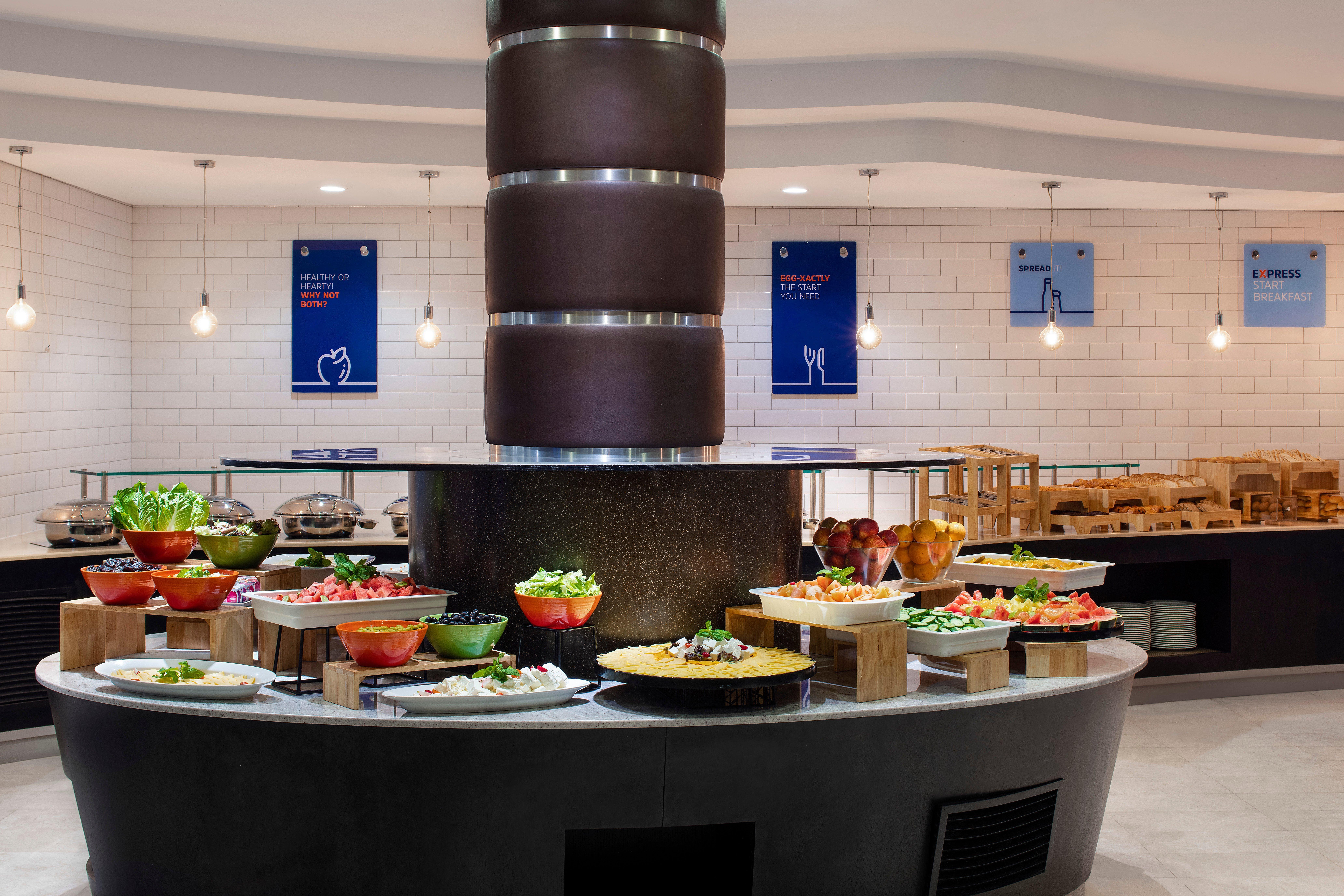 Holiday Inn Express Dubai Airport By Ihg Exterior photo