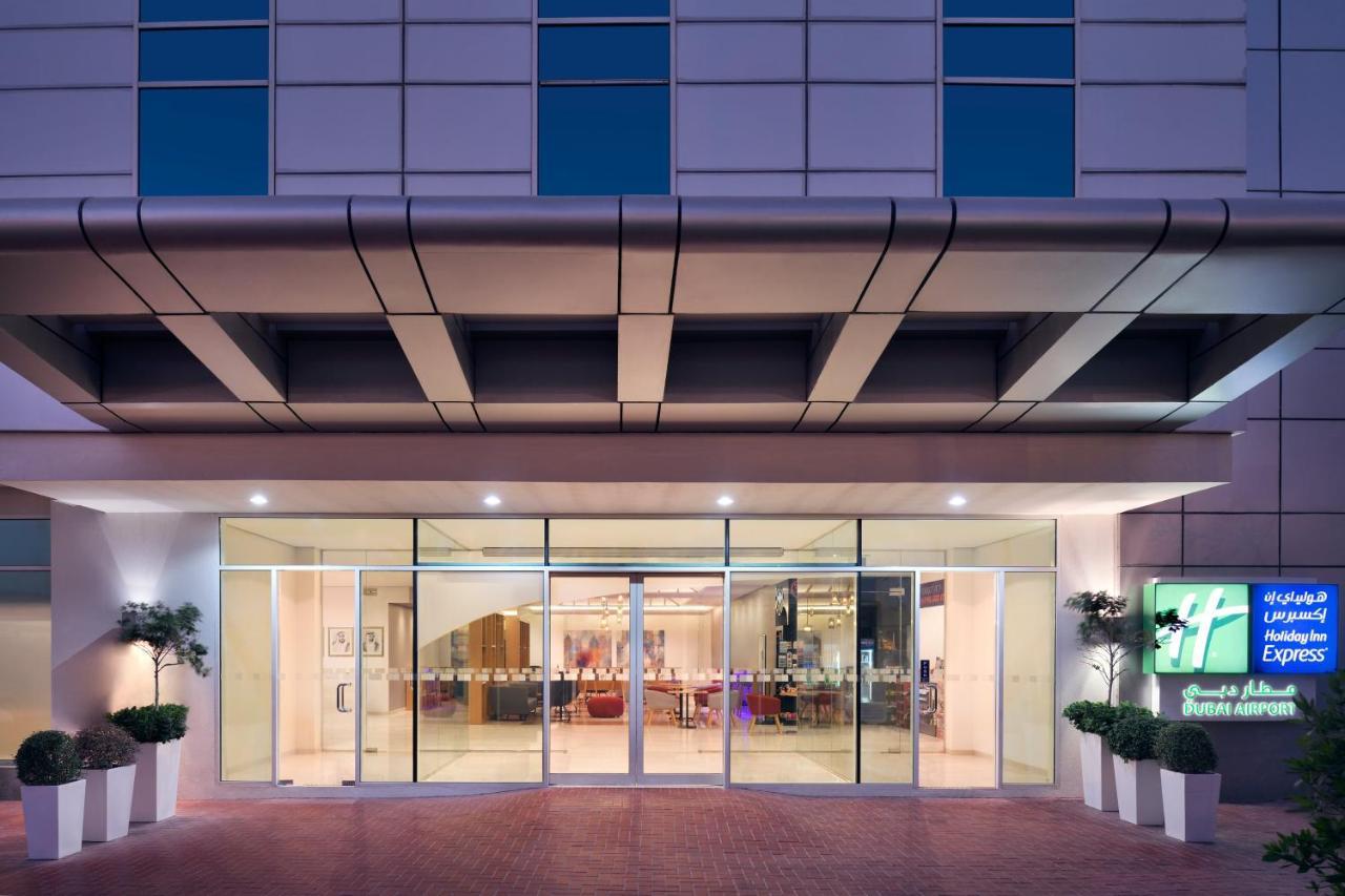 Holiday Inn Express Dubai Airport By Ihg Exterior photo