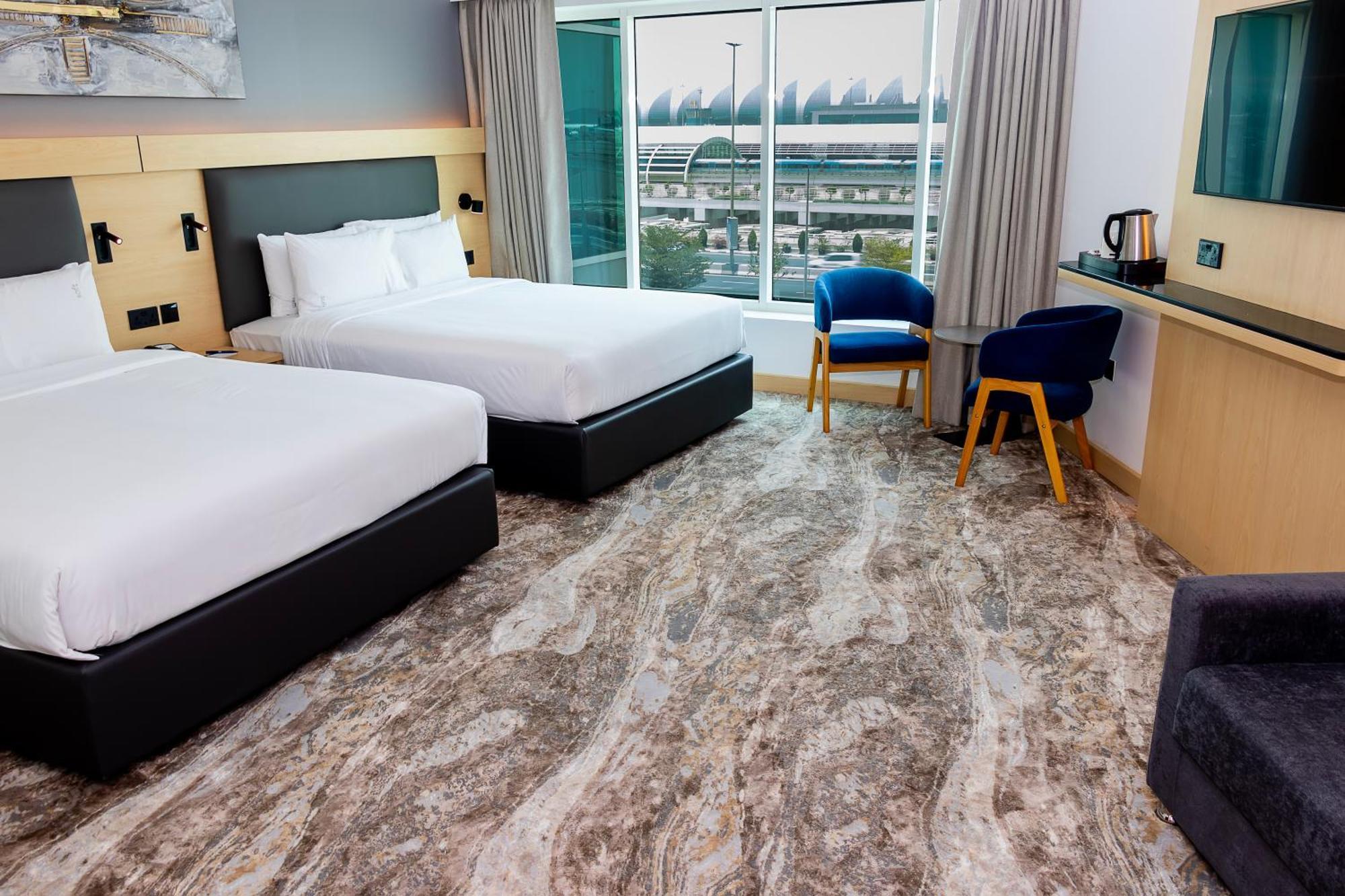 Holiday Inn Express Dubai Airport By Ihg Exterior photo