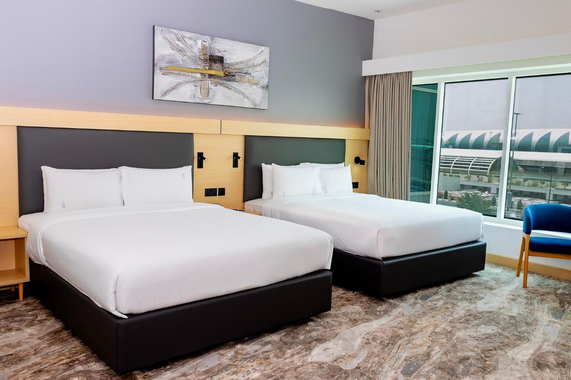 Holiday Inn Express Dubai Airport By Ihg Exterior photo