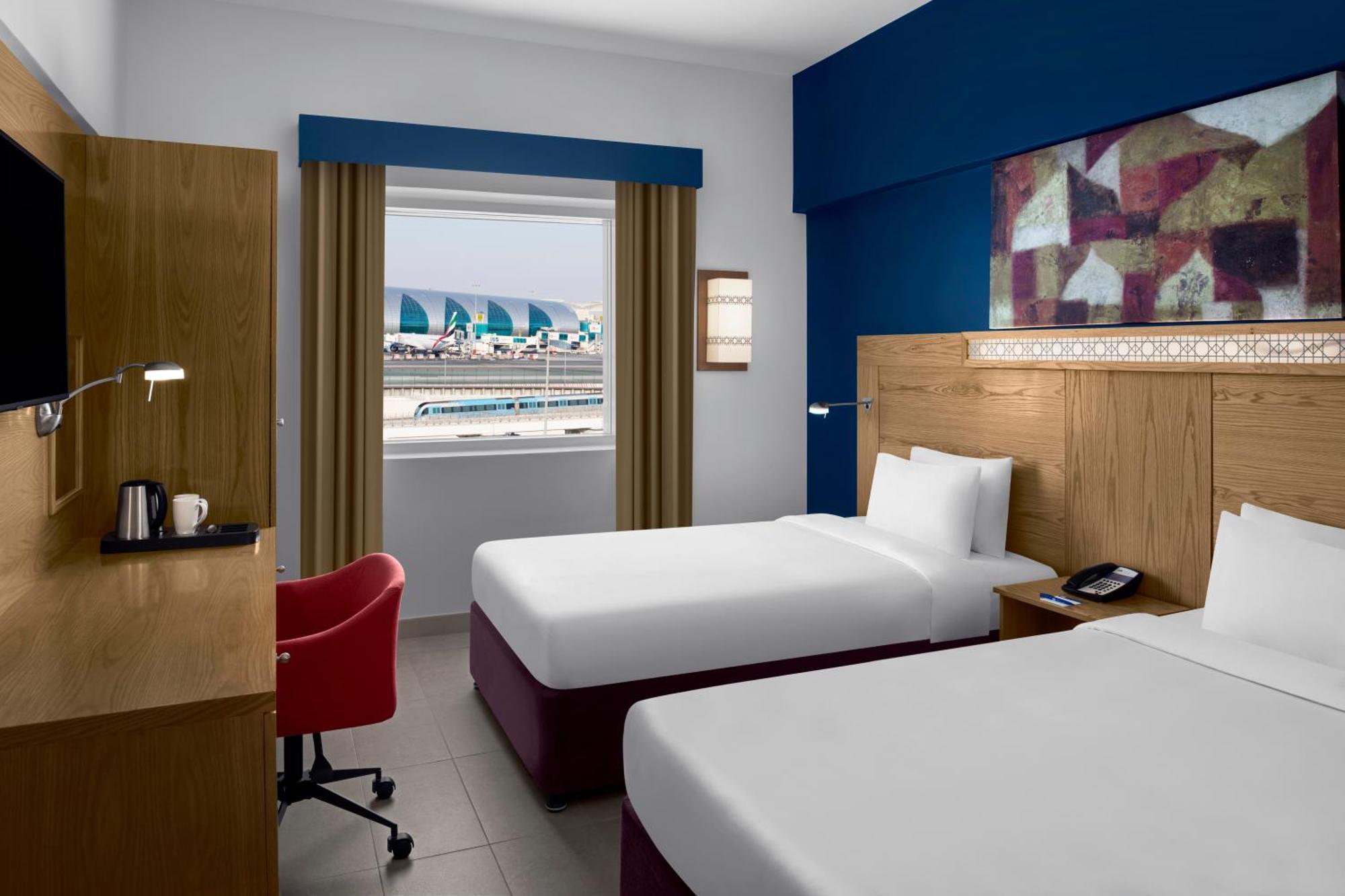 Holiday Inn Express Dubai Airport By Ihg Exterior photo