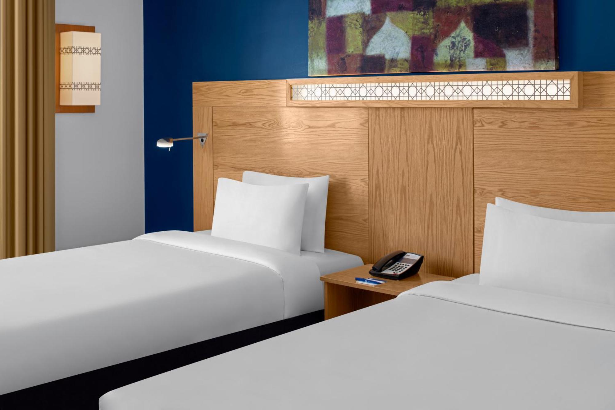 Holiday Inn Express Dubai Airport By Ihg Exterior photo