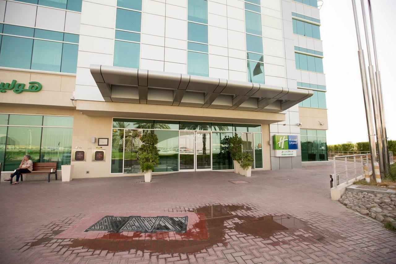 Holiday Inn Express Dubai Airport By Ihg Exterior photo